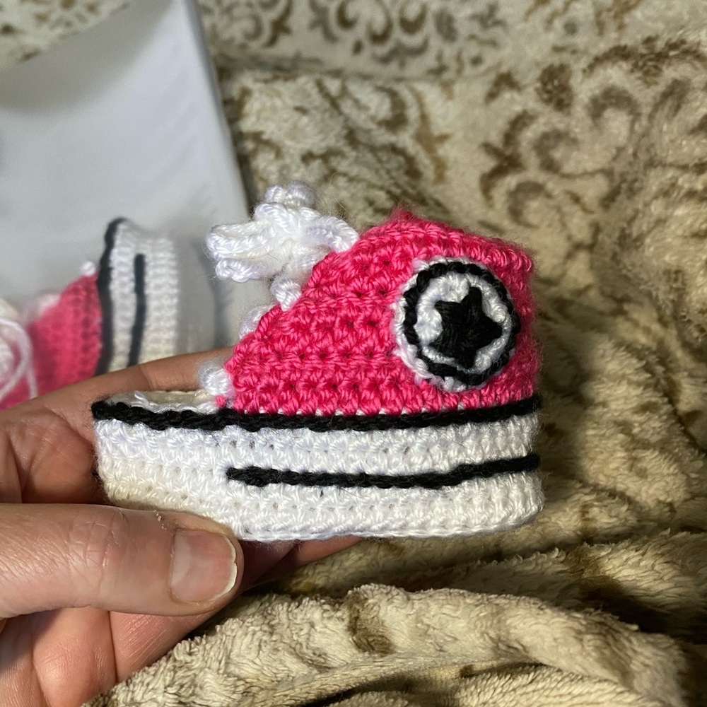 Crocheted baby Converse